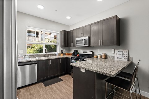 Floor plan for 1 bed, 1 bath, 652 sqft